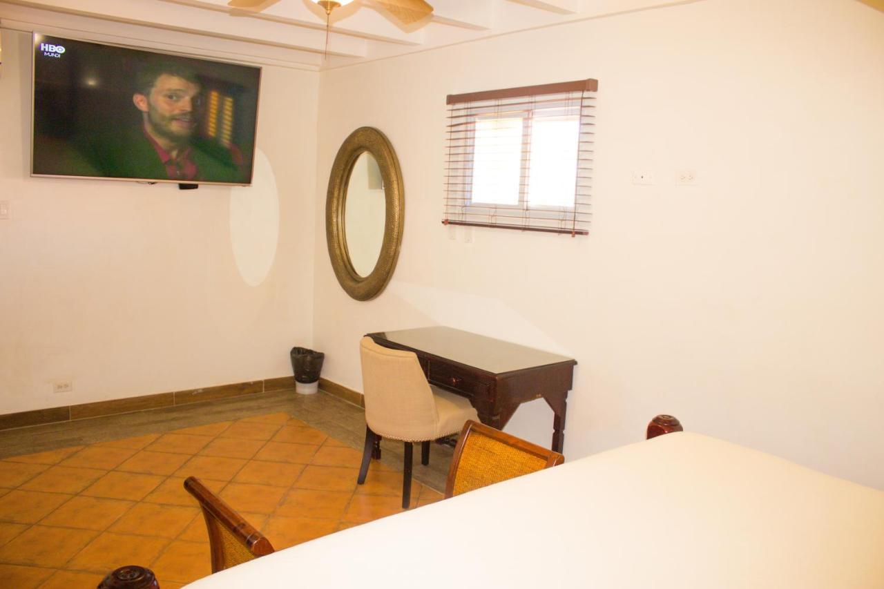 Altamont West Hotel Бухта Монтего Экстерьер фото