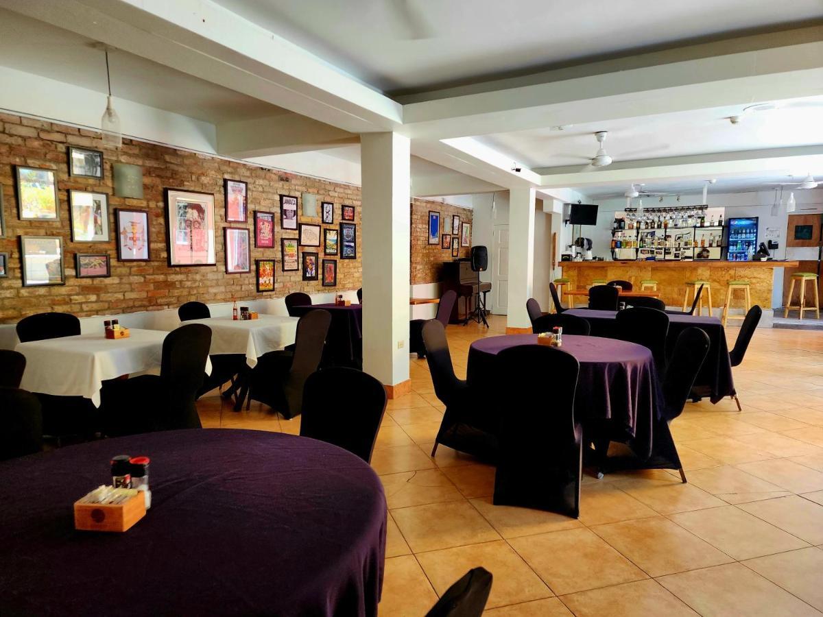 Altamont West Hotel Бухта Монтего Экстерьер фото
