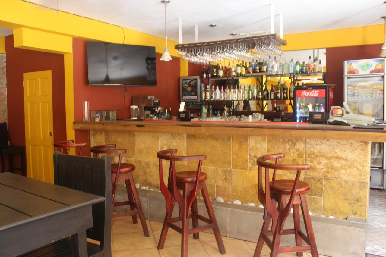 Altamont West Hotel Бухта Монтего Экстерьер фото